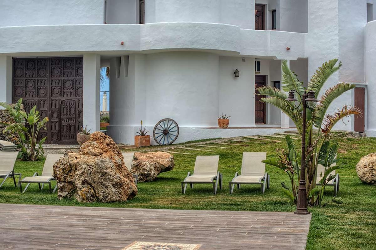 Apartamentos Turisticos Bahia De Trafalgar Zahora Eksteriør billede