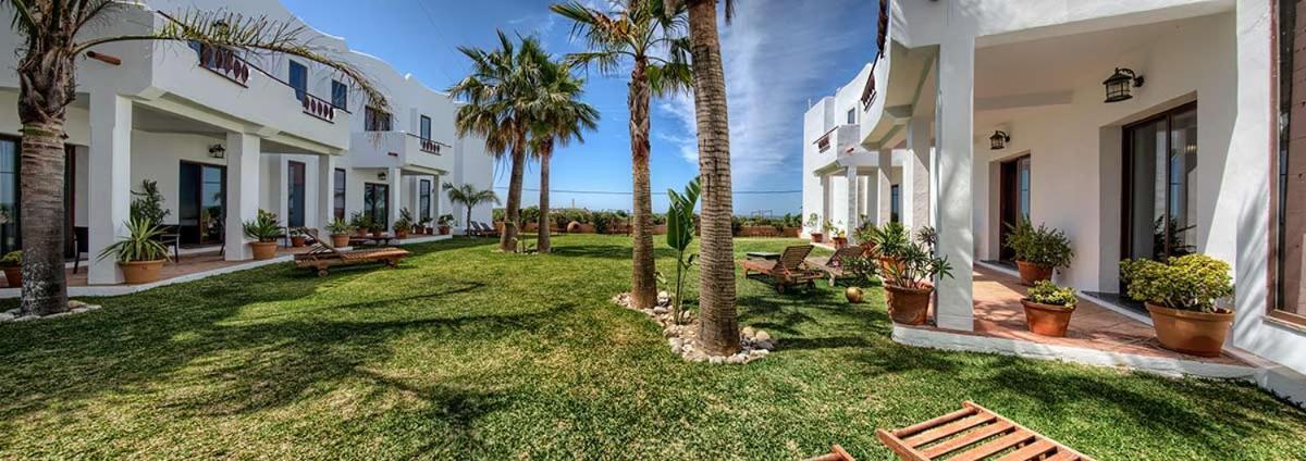 Apartamentos Turisticos Bahia De Trafalgar Zahora Eksteriør billede