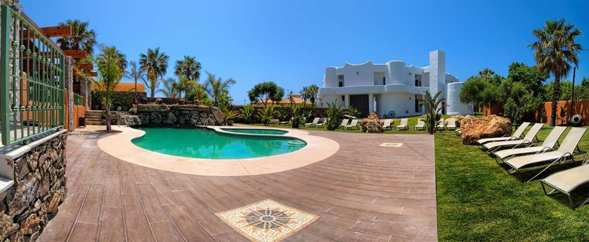 Apartamentos Turisticos Bahia De Trafalgar Zahora Eksteriør billede