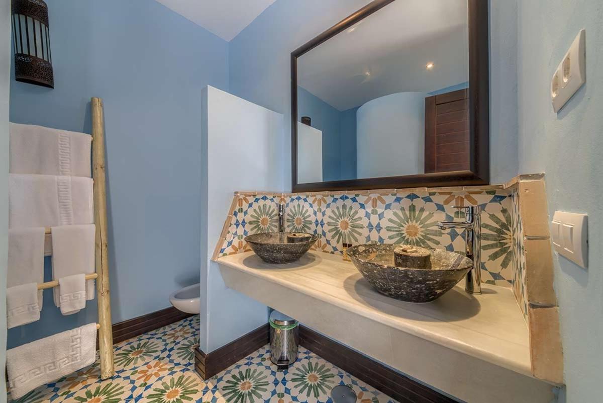 Apartamentos Turisticos Bahia De Trafalgar Zahora Eksteriør billede