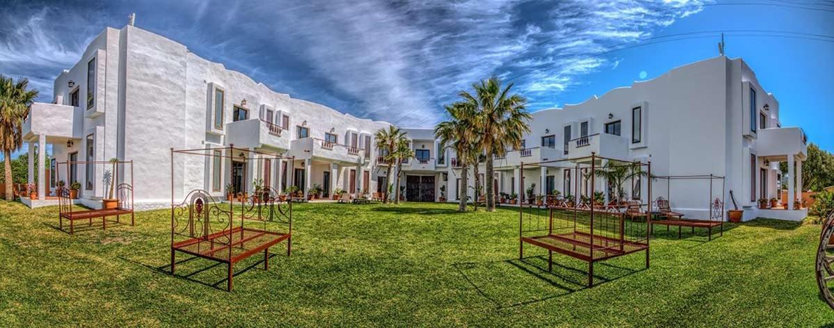 Apartamentos Turisticos Bahia De Trafalgar Zahora Eksteriør billede