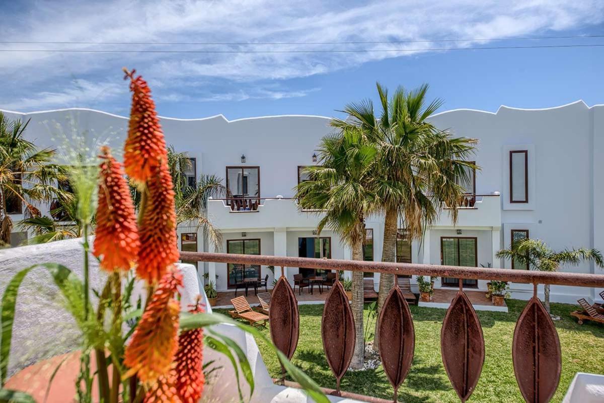 Apartamentos Turisticos Bahia De Trafalgar Zahora Eksteriør billede
