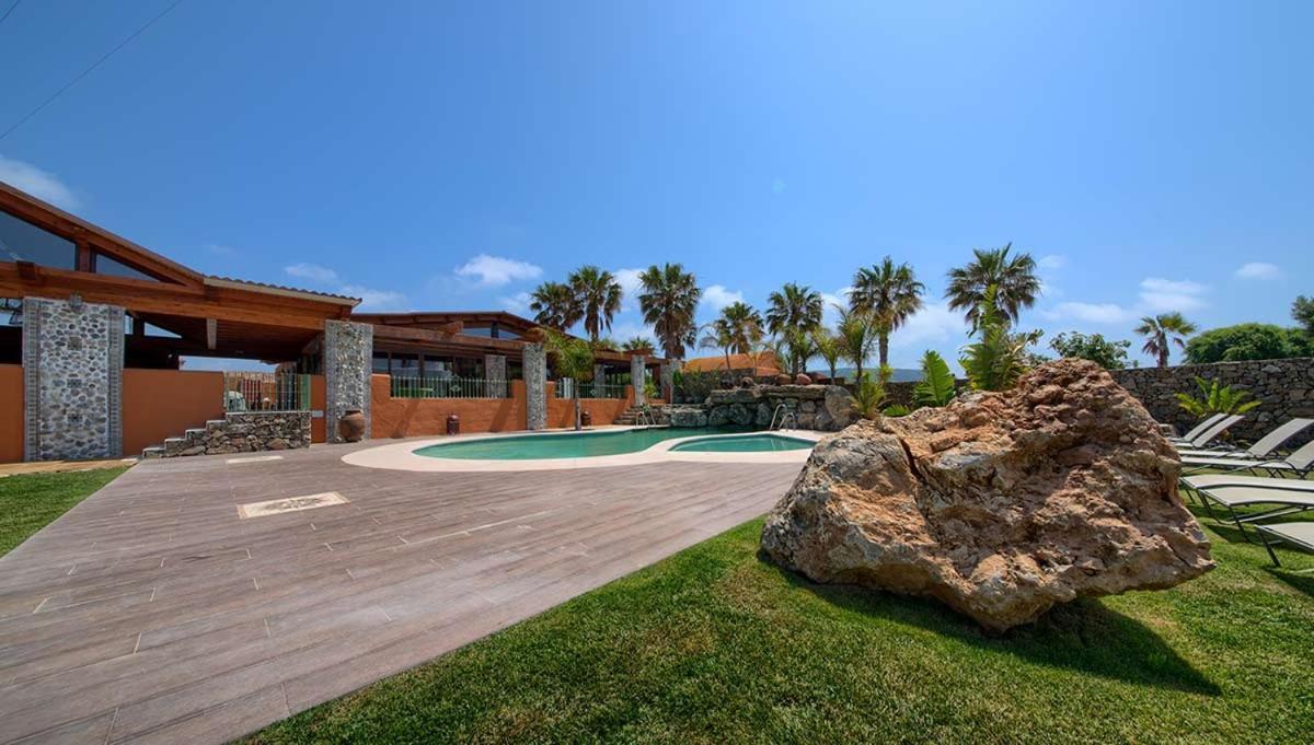 Apartamentos Turisticos Bahia De Trafalgar Zahora Eksteriør billede